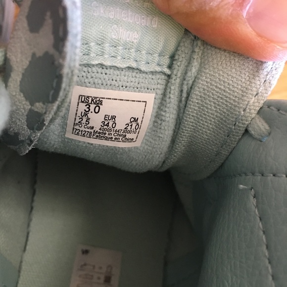 NWOT Vans Sk8-Hi Moc, Girls 3 - Picture 5 of 5